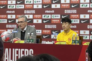 Trương Đức Quý: Hôm nay chúng ta dùng một số cầu thủ trẻ, họ muốn chơi tốt, nhưng năng lực vẫn thiếu.